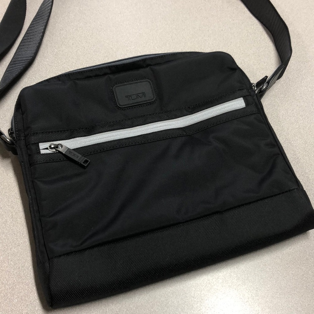 Tumi iPad/laptop case: never used!